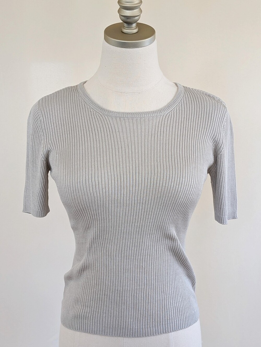 Vintage 1980s Liz Claiborne 100% Silk Knit Top Petite Small Grey Short Sleeve